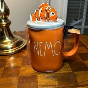 Rae Dunn coffee/tea mug with topper